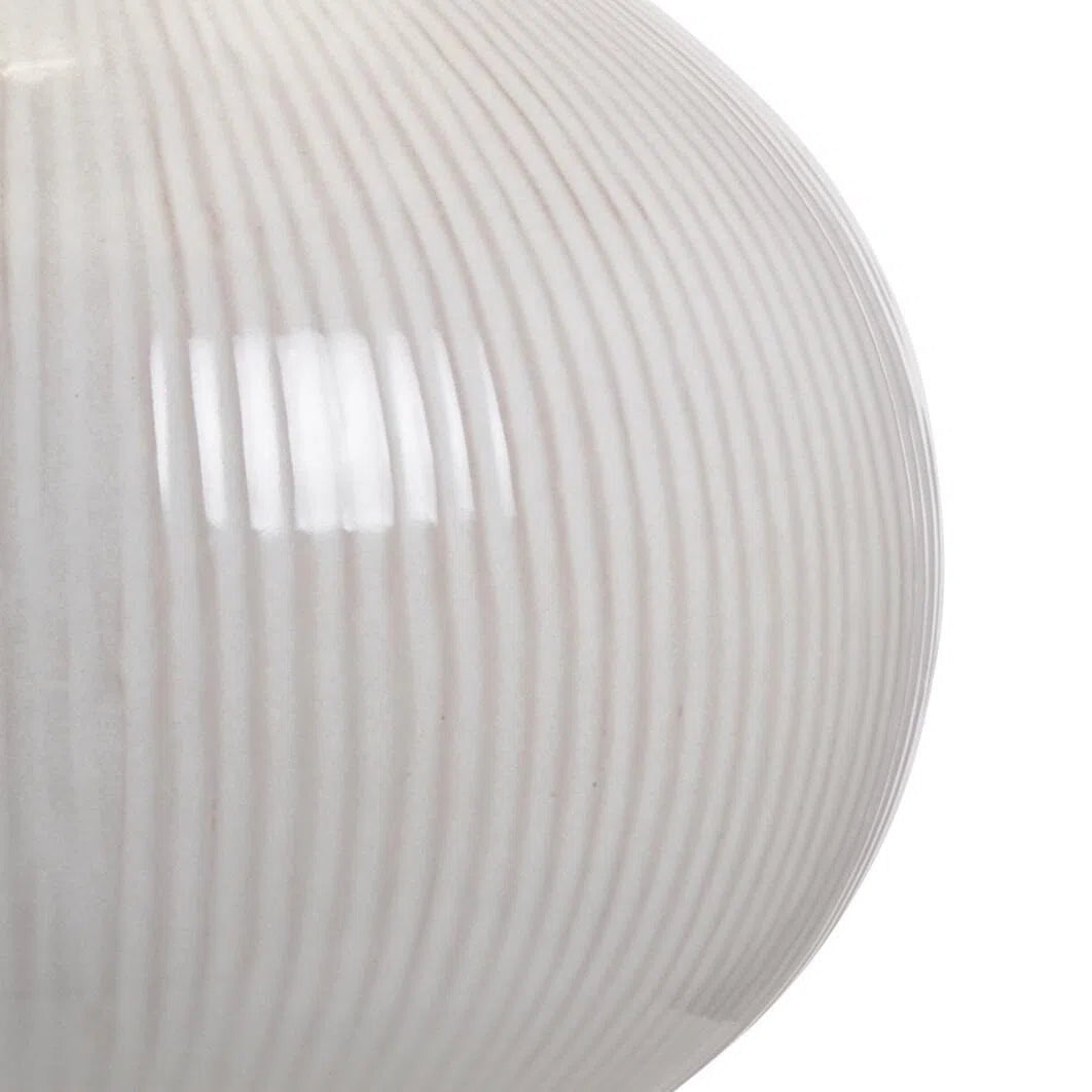 Lampe de table en vase de céramique blanche